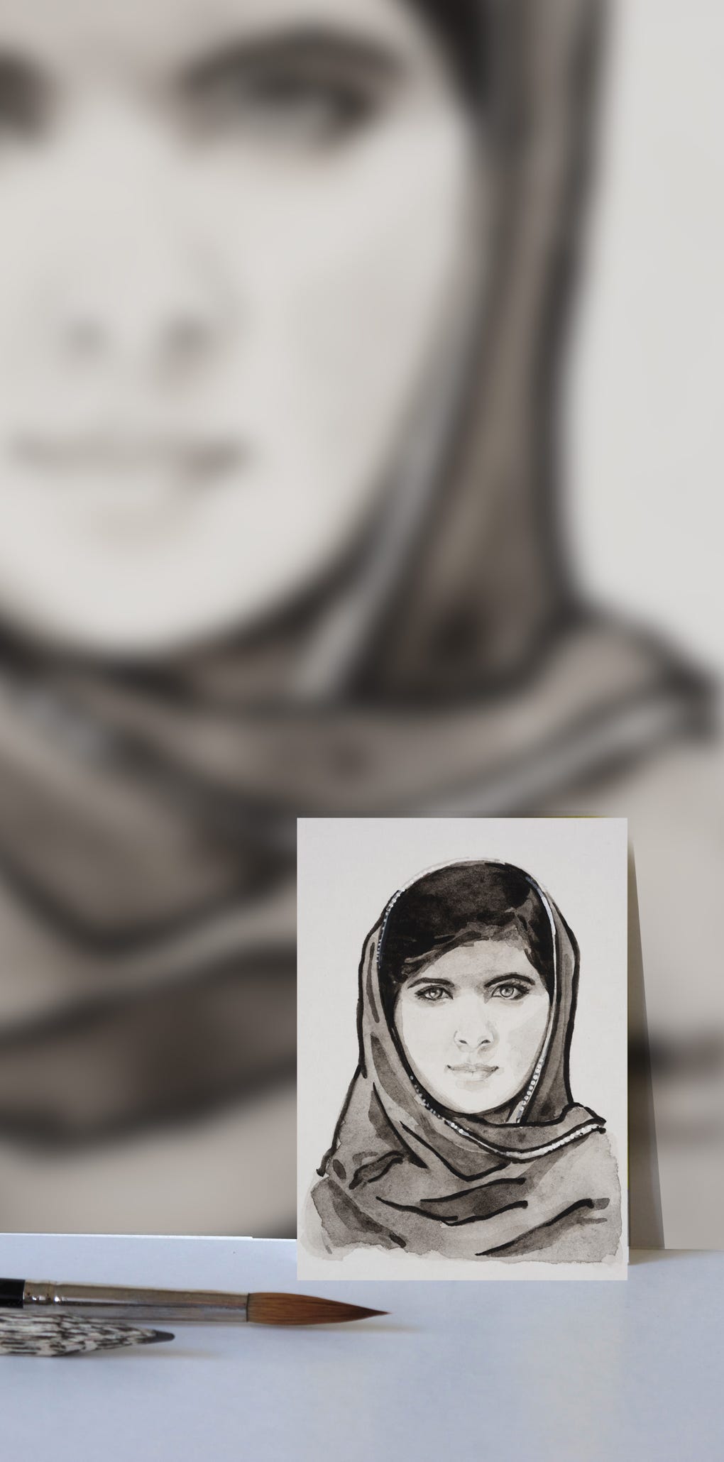 Portrait miniature de Malala Yousafzai en aquarelle par Denis Tcheskiss – format ATC, pinceau pour l’échelle