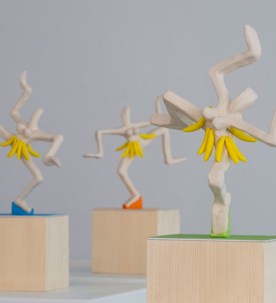 Hommage à Joséphine Baker. Vidéo d'animation musicale. Peintures et dessins. Figurines en grès, résine, bois. Exposition "8 mars" Journée mondiale de la femme.